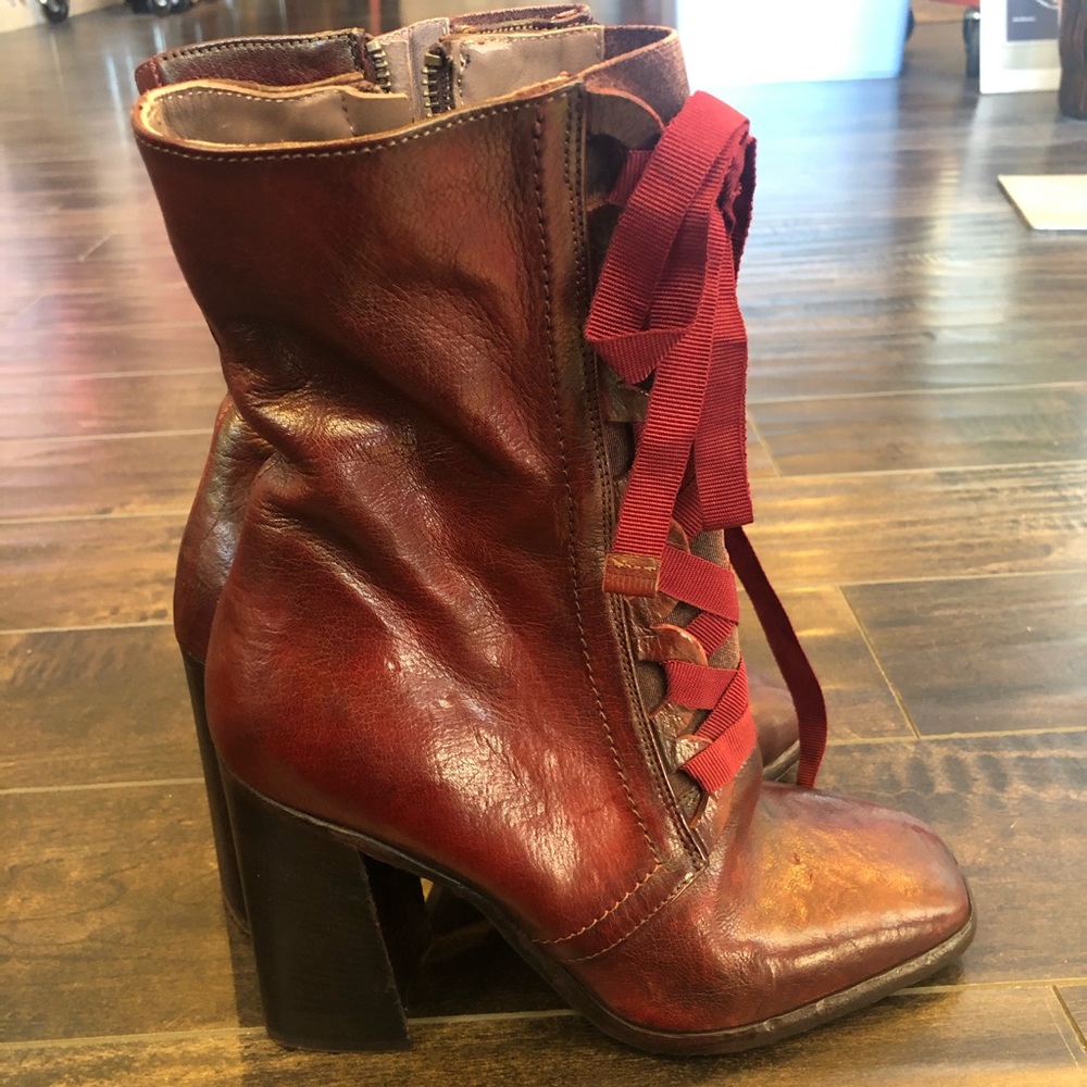 AMANDA GREGORY Gregory Laceup Mid Calf Boot - Picture 10 of 10